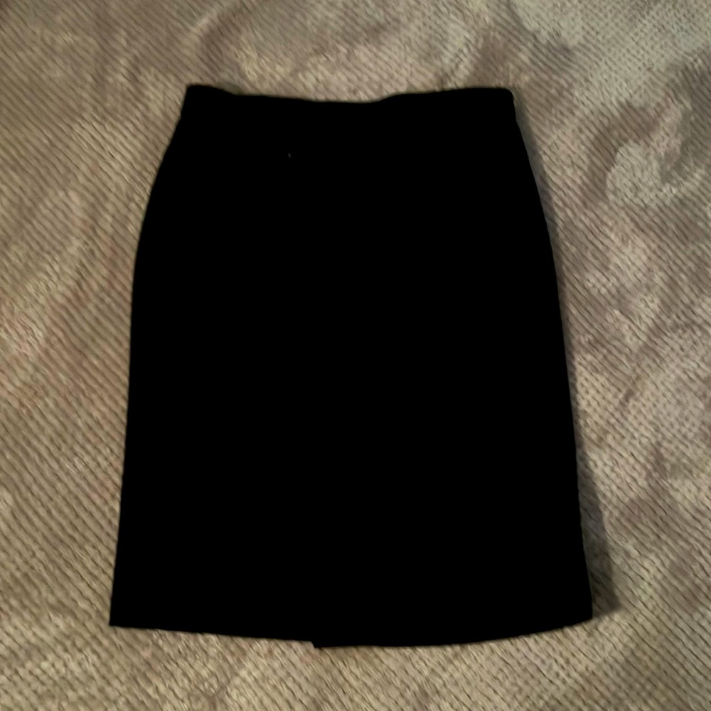 Black skirt skimming , slit in back. Size 10.Briggs of New York